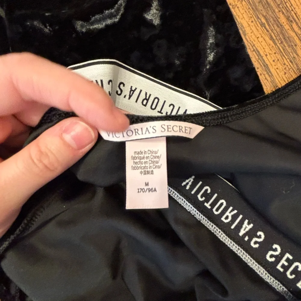 Victoria’s Secret black velvet bike short and matched cropped long sleeve top M - Picture 7 of 9